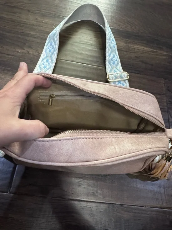 Stylish Blush Pink Crossbody Bag with Patterned Strap - Picture 3 of 4